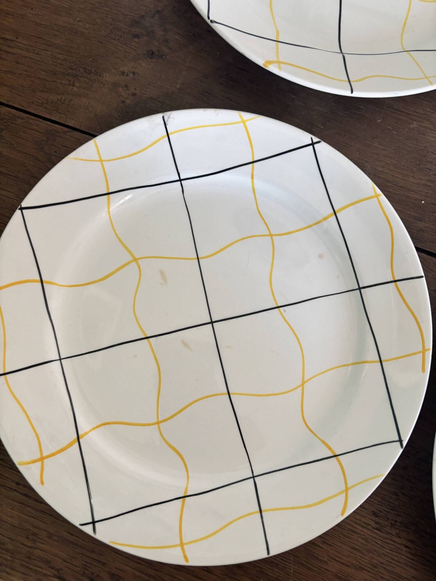 Vintage Longchamp France service – 18 graphic plates from the 1950s.
