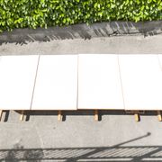 Rare set de 6 tables Baumann 1990, 80x120 et demi lune 120cm