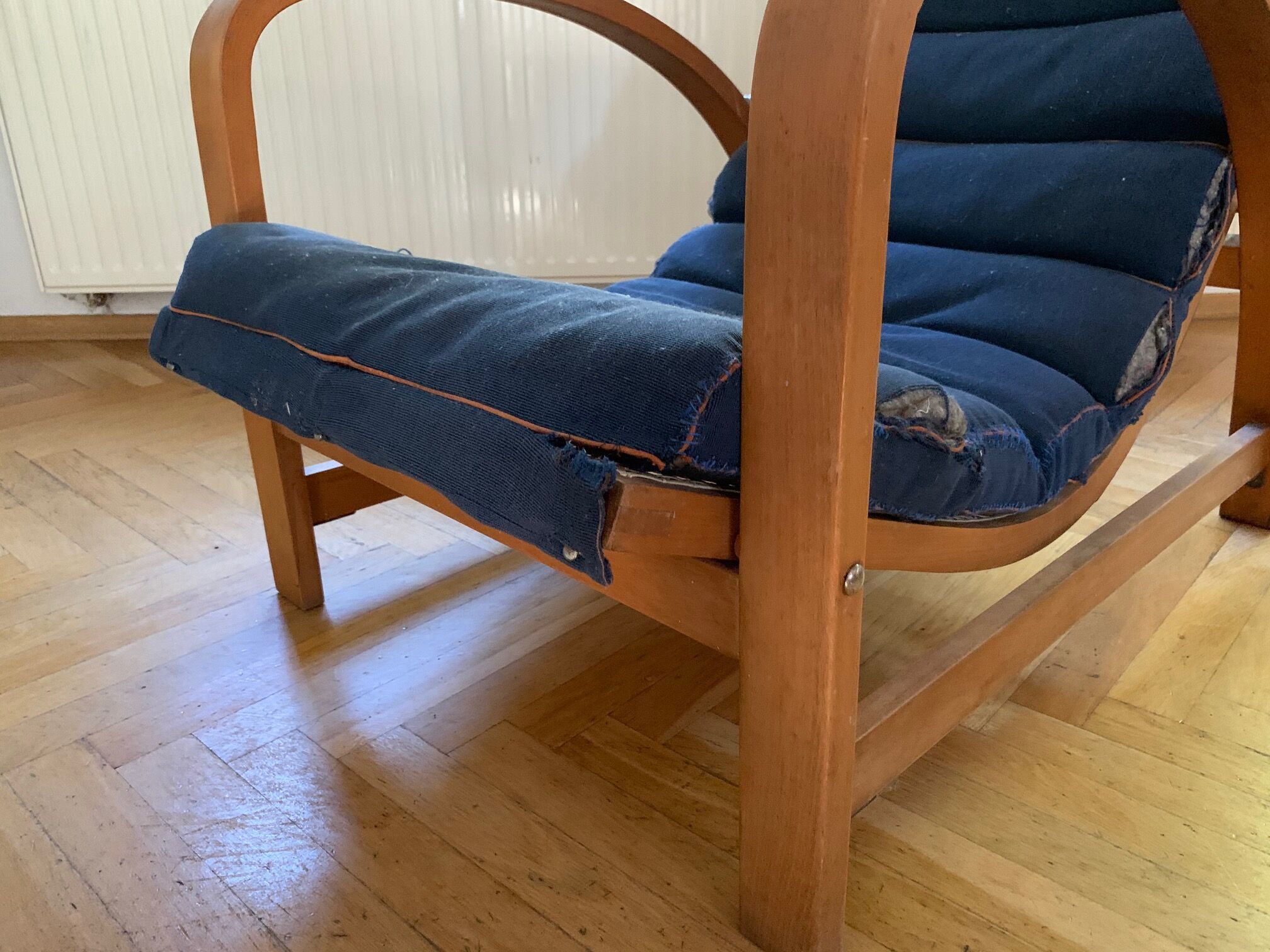 Fauteuil Jindrich Halabala en bois et canne, années 1930