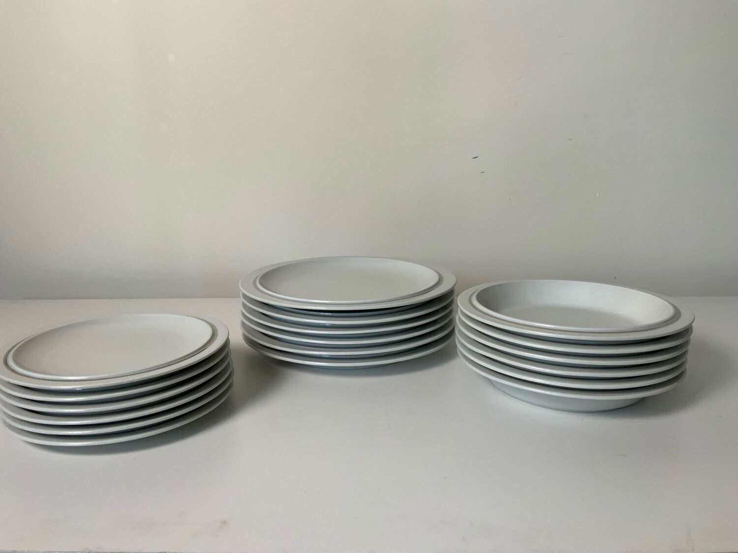 White and silver plates