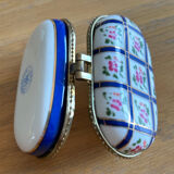 Porcelain pillbox