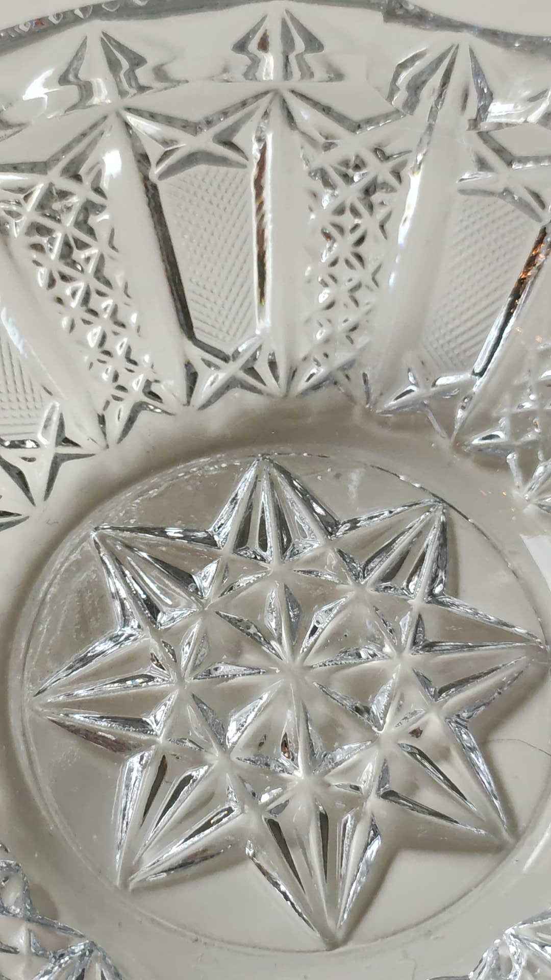 Ashtray/empty vintage pocket in cut bohemian crystal. decorated with diamond tips, braces