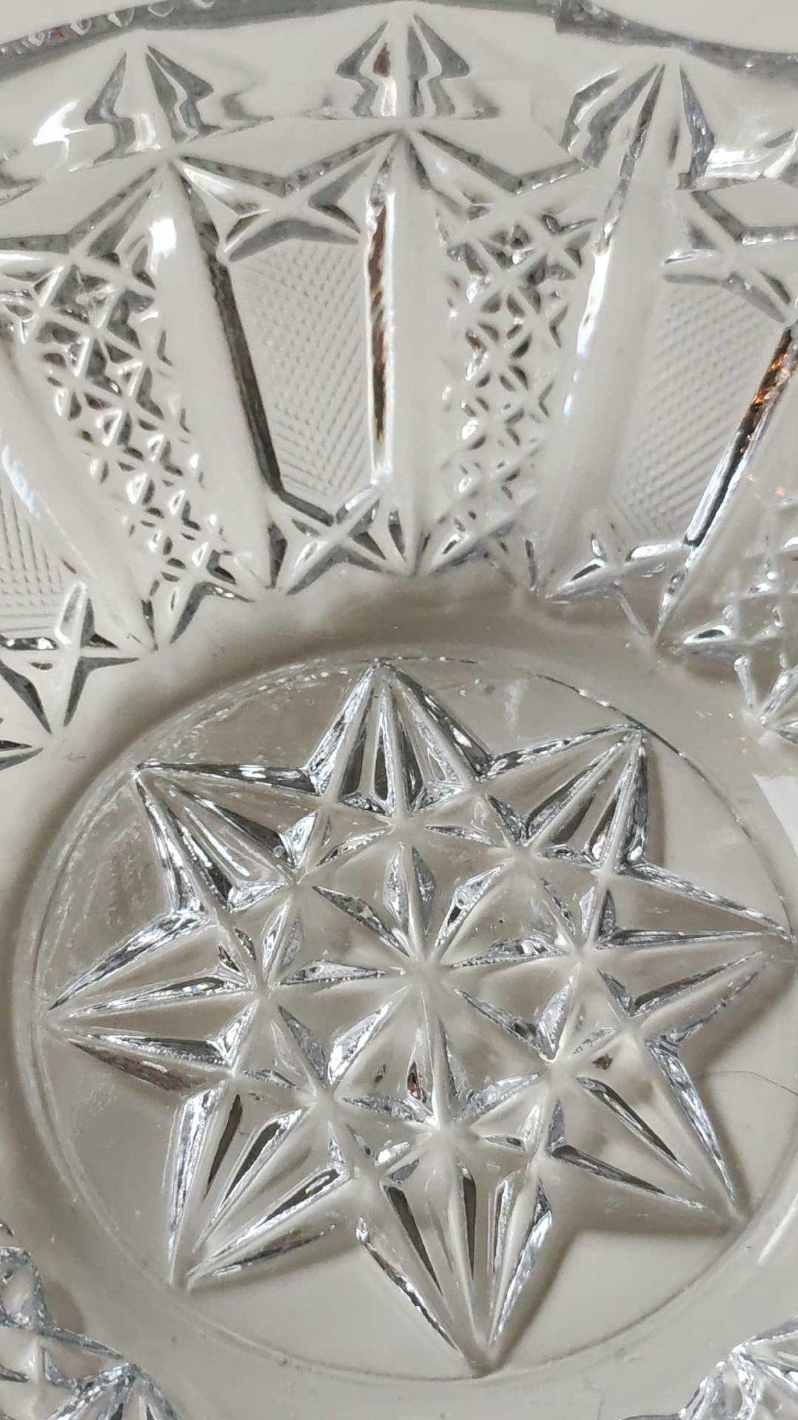 Ashtray/empty vintage pocket in cut bohemian crystal. decorated with diamond tips, braces