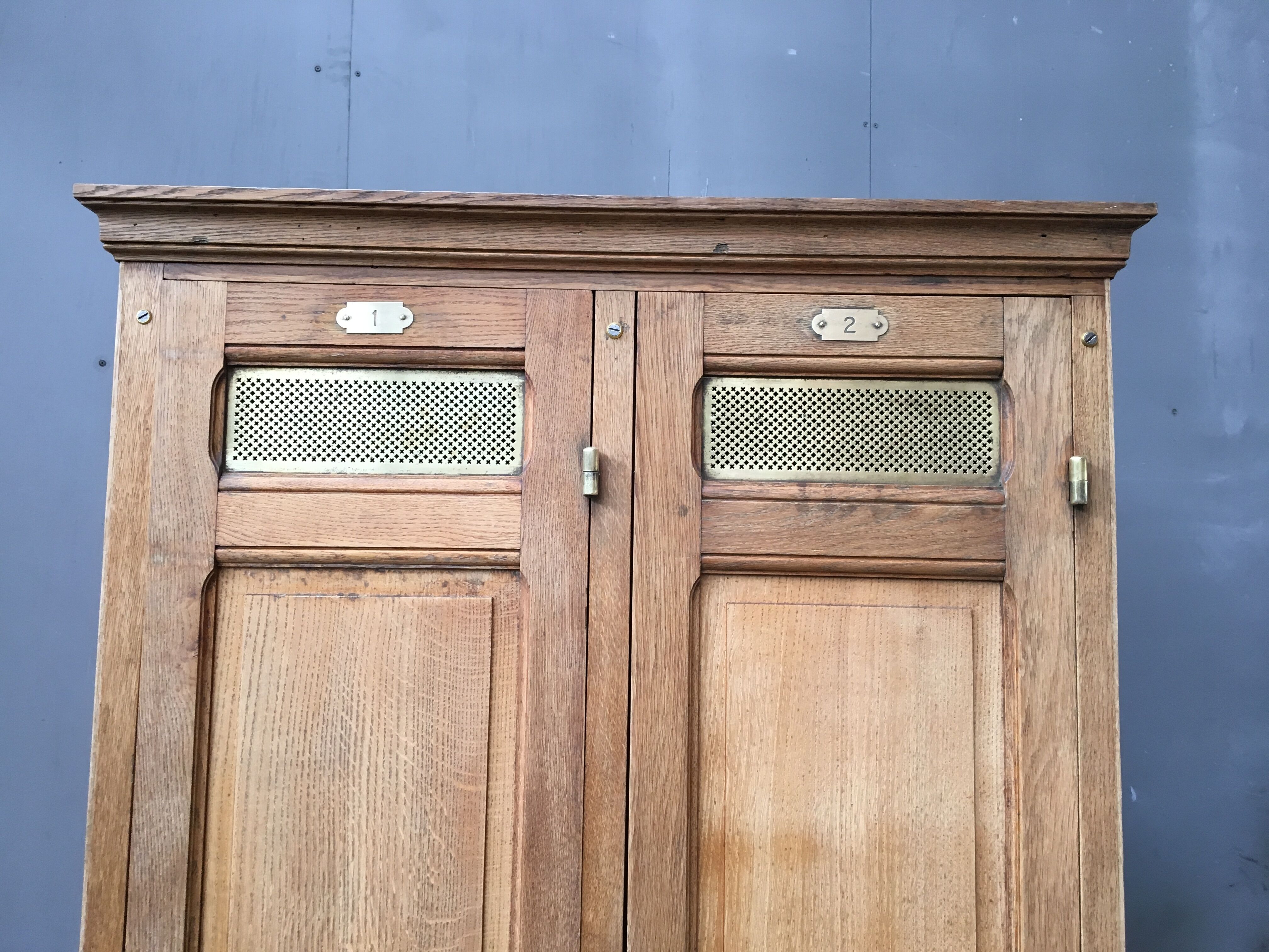 Former wardrobe of the Bank of France in light oak, 2 doors, years 30