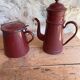 Cafetière et pot à lait émaillés vintage