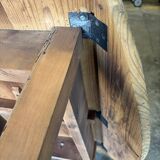 Extendable wooden table