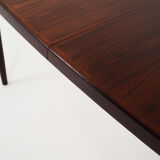 Table ovale, recouverte de placage de palissandre, années 70