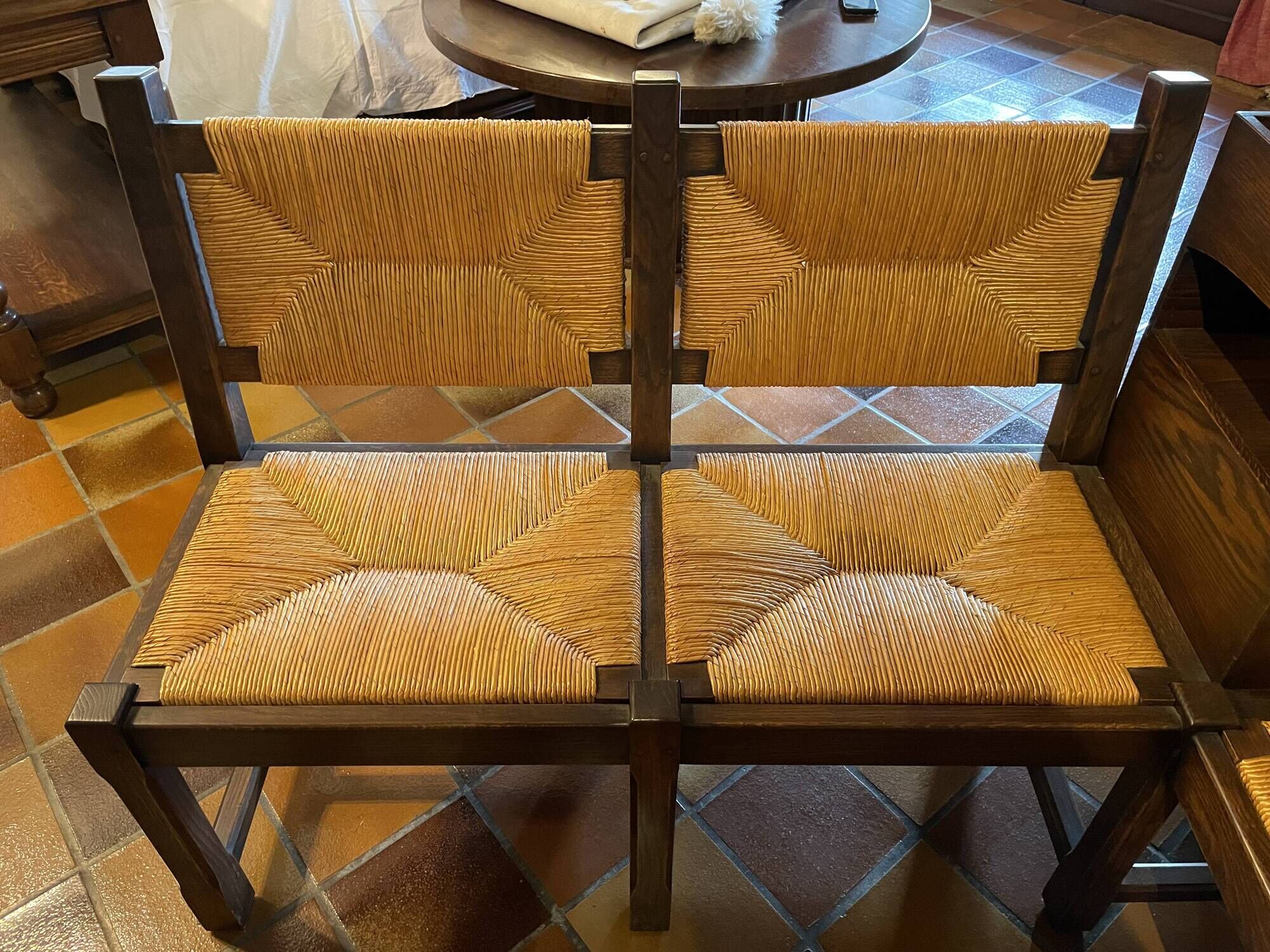 Corner bench