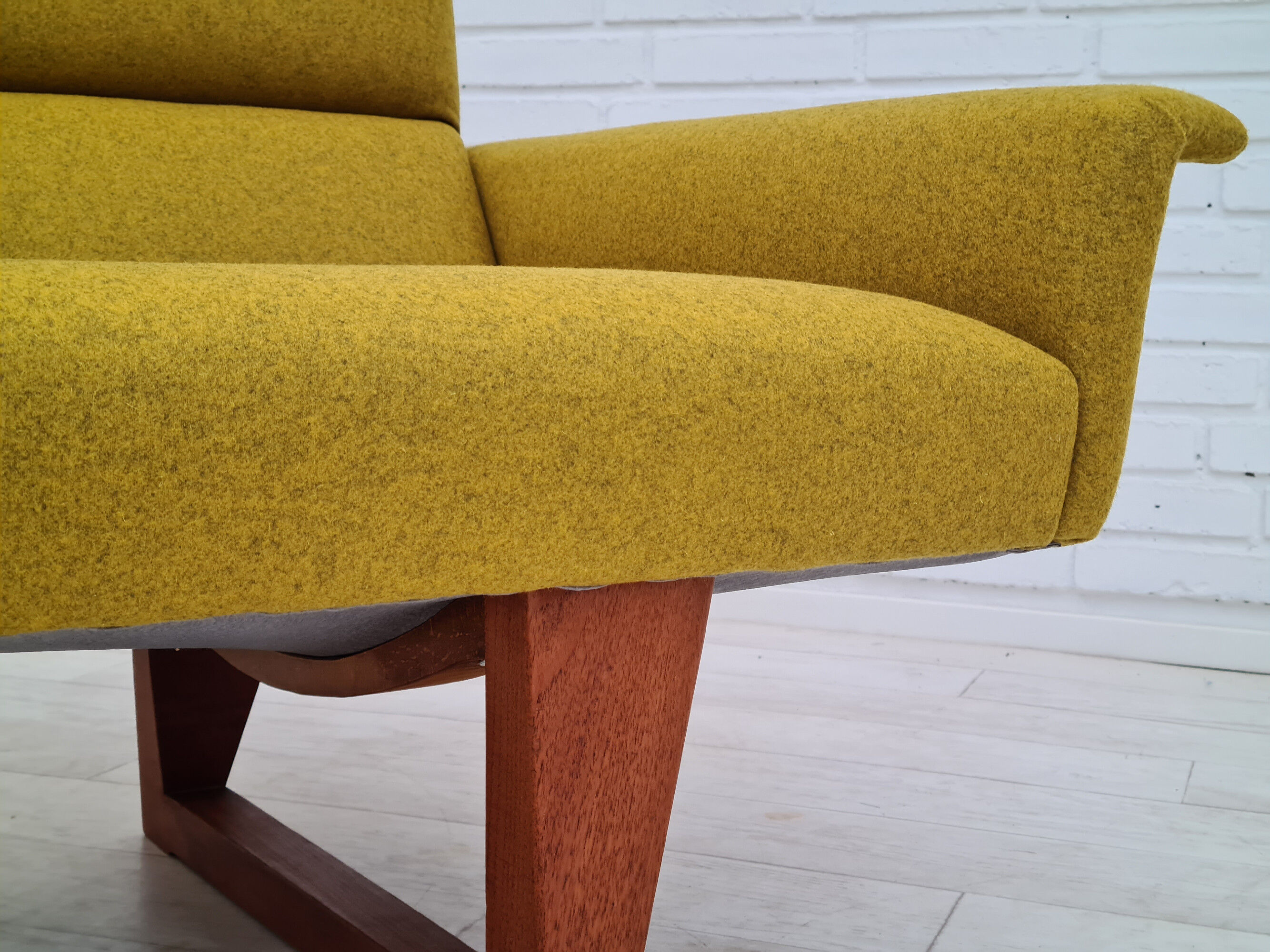Canapé 3 modèle H.M.11, design danois par Illum Wikkelsø
