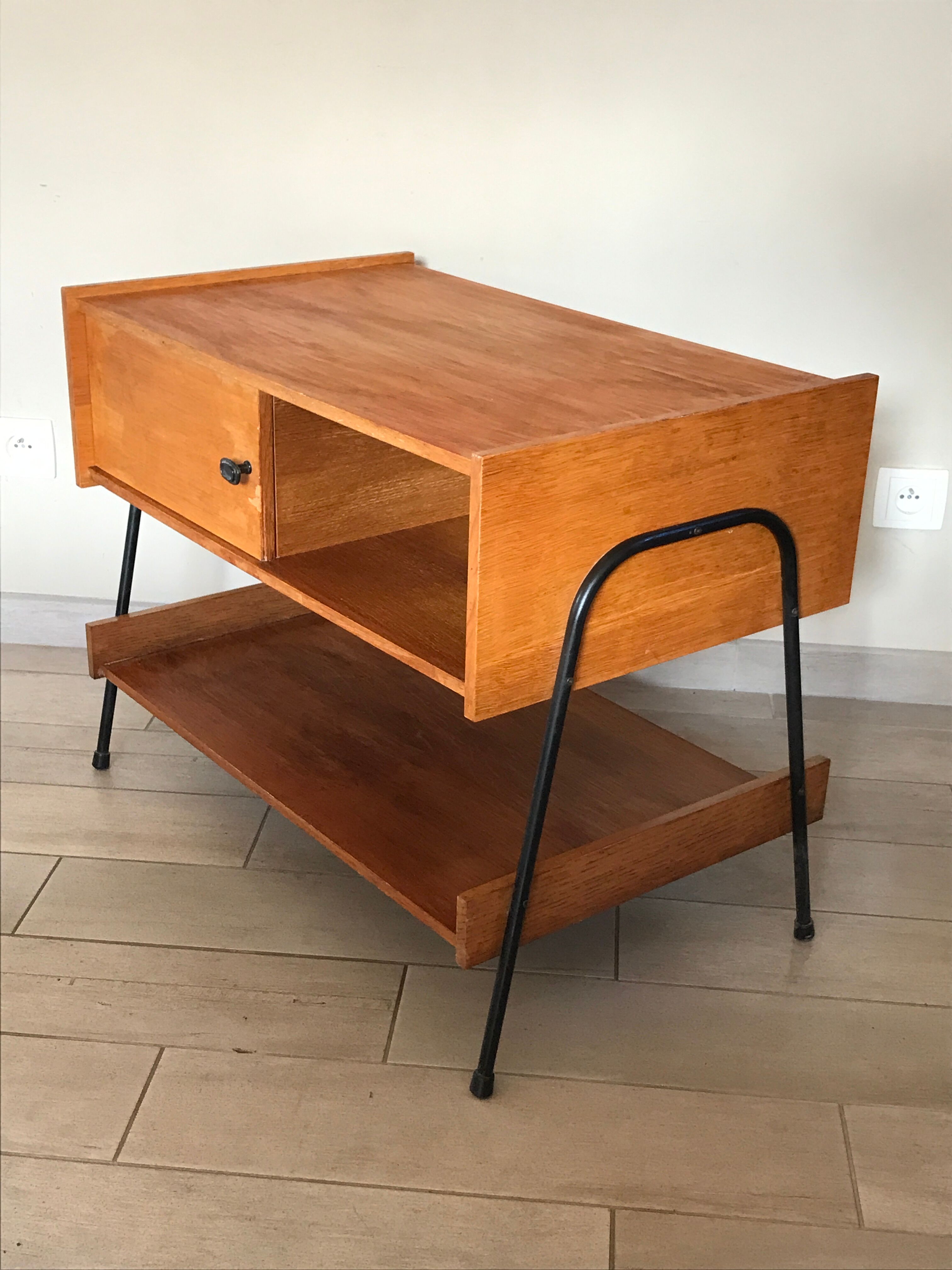 Meuble pied métal design vintage années 60