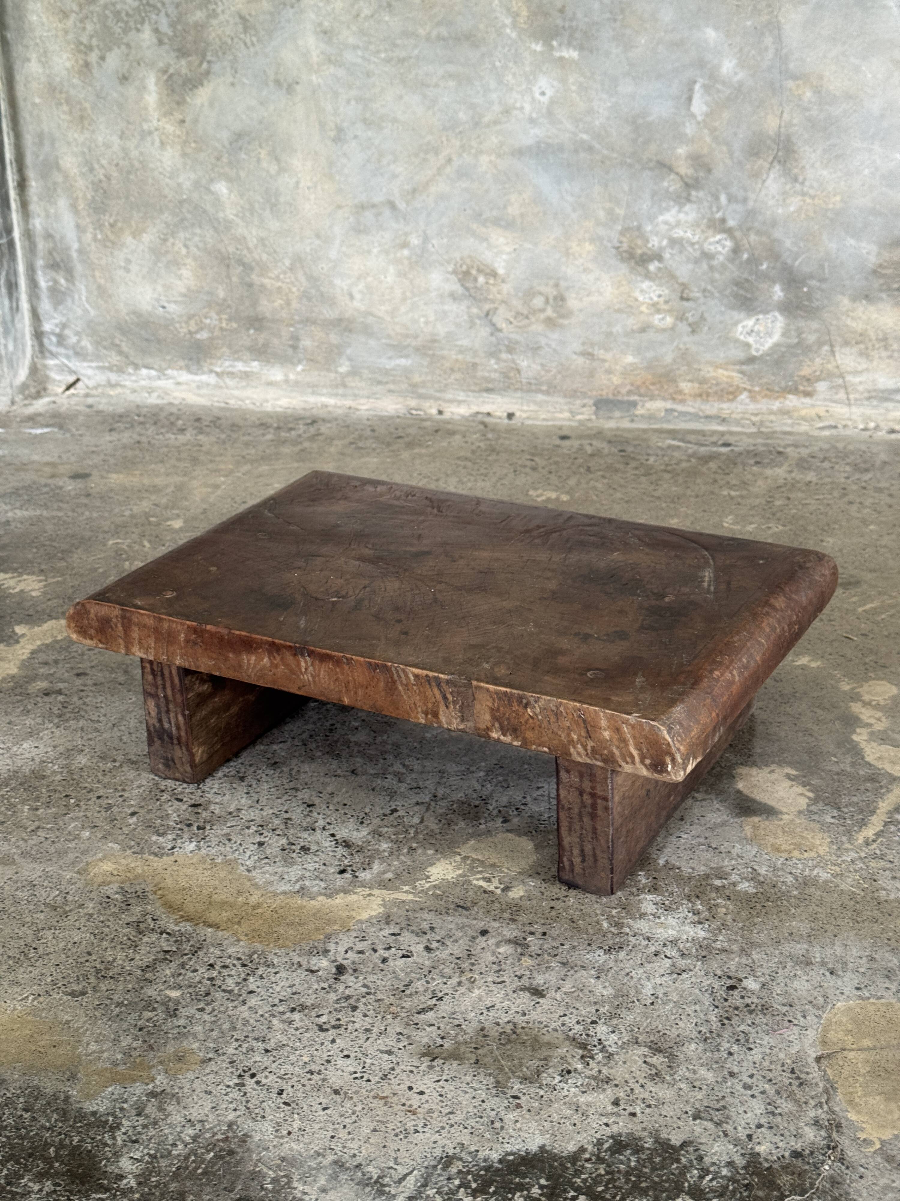 Small auxiliary stool in thick brown upcycled teak (3272)