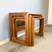 Ensemble de trois tables gigognes par Salin Nyborg, teck, années 1960.