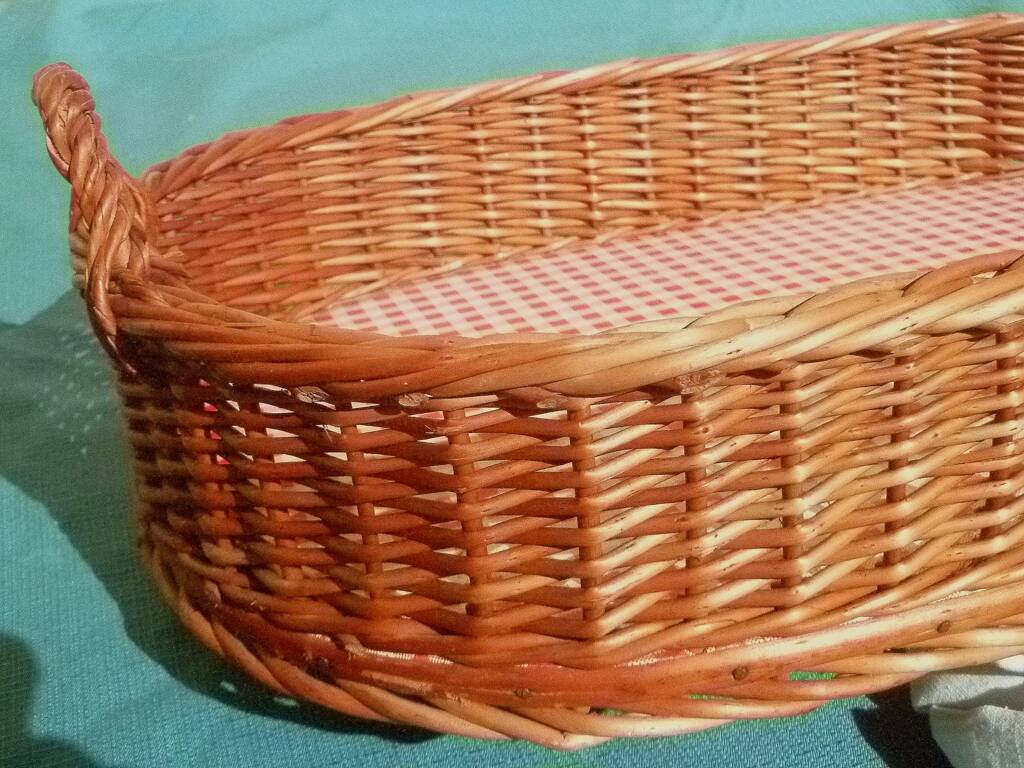 Wicker serving tray