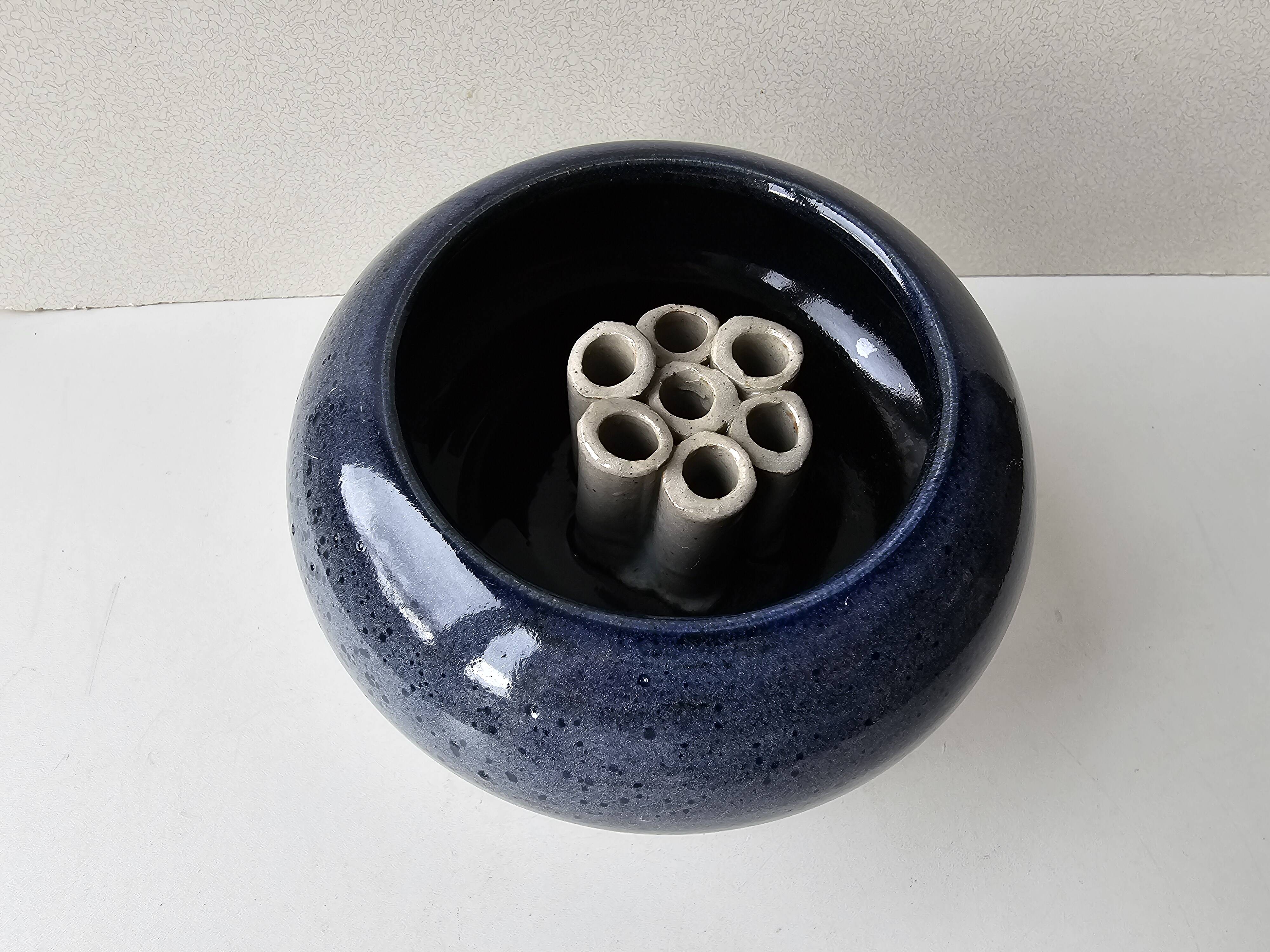 Magnificent blue ceramic flowerpot vase signed (pictogram with identification)