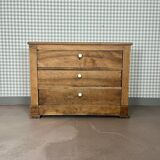 Walnut chest of drawers