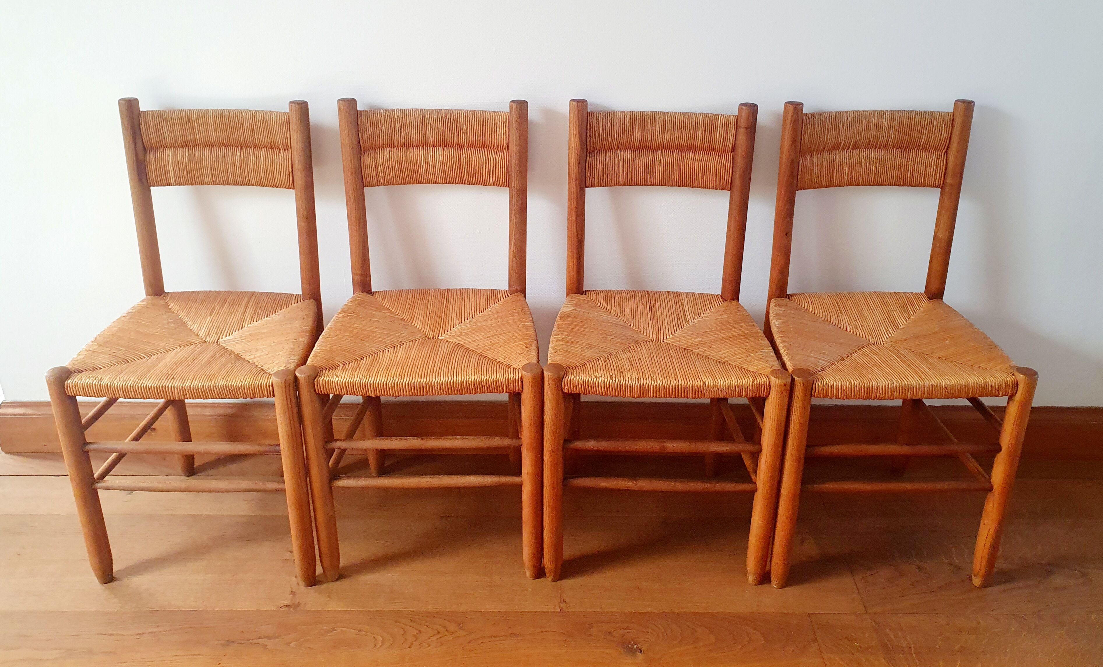 Series of 4 seat chairs and mulched backrest