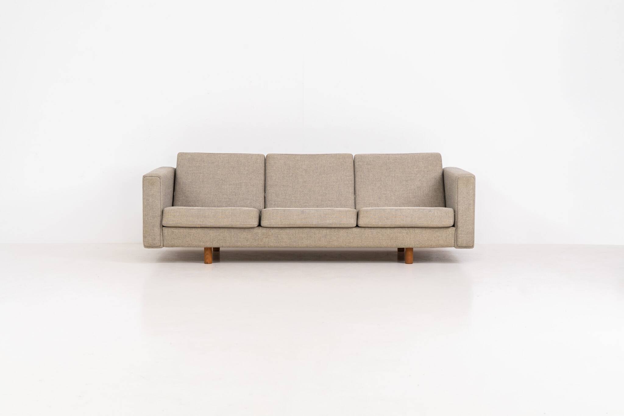 Canapé 3 places GE300 par Hans J. Wegner pour Getama