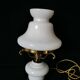 lampe de chevet en opaline blanche