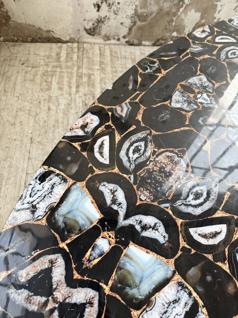 90s coffee table with Agate stone effect.