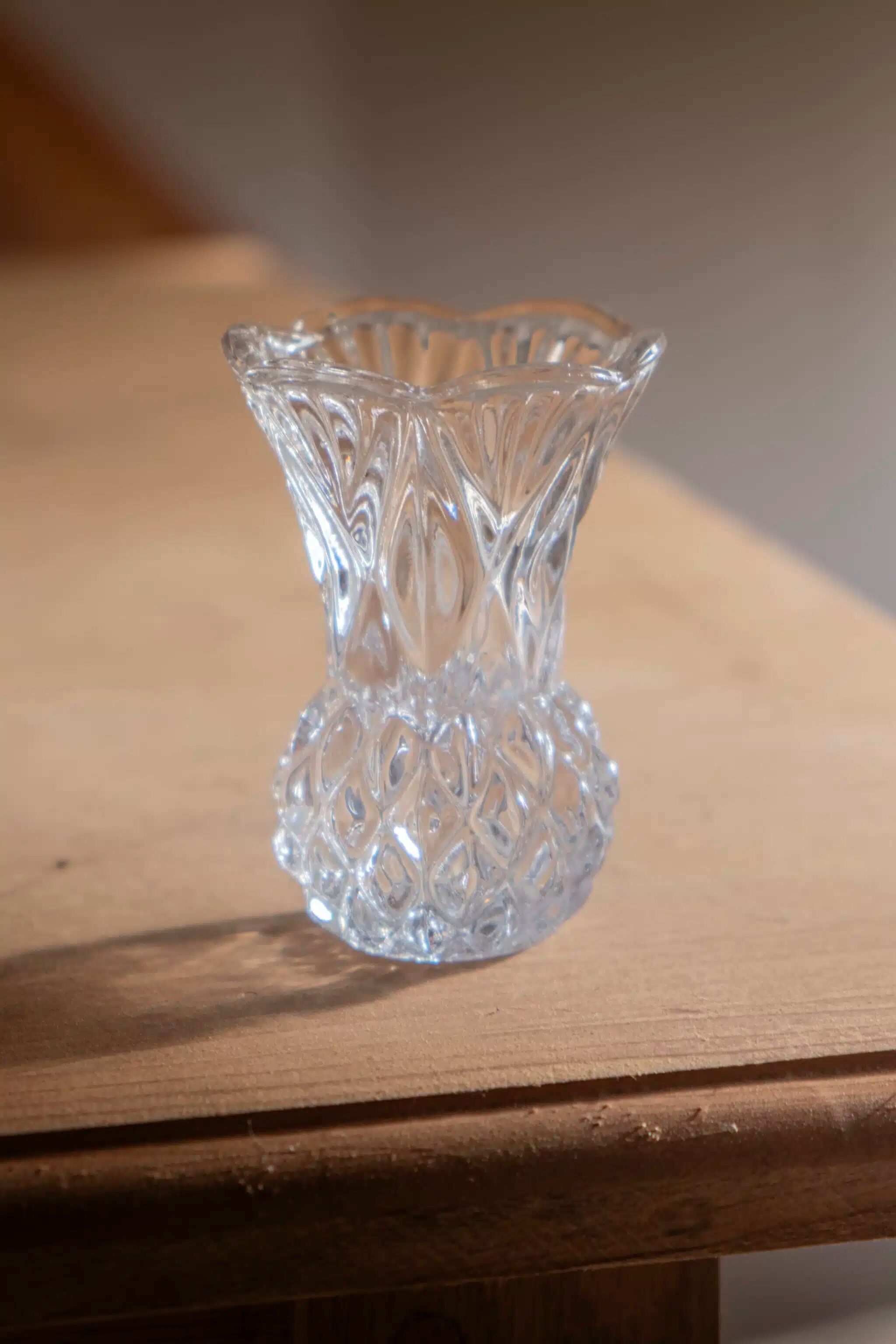 Small cut glass vase "Almond"