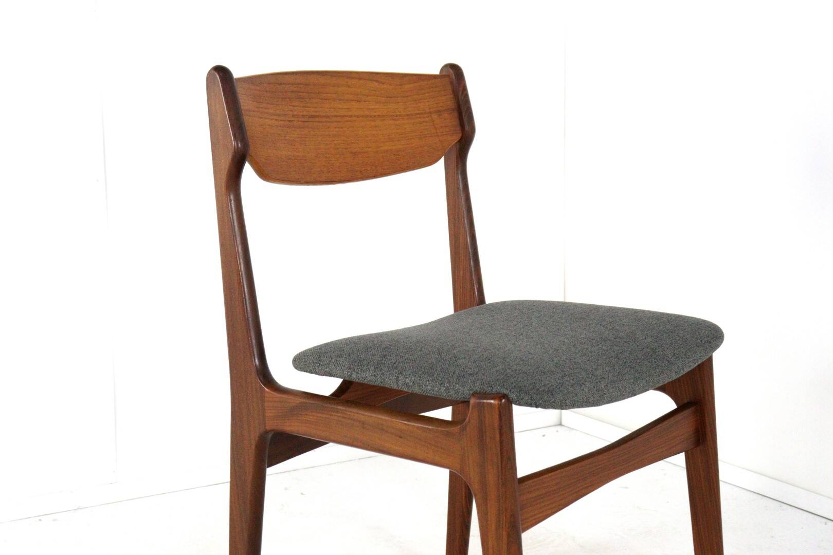 Very nice and solid set of 4 vintage teak chairs - Findahl.