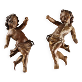 Pair of ancient cherubs in carved lacquered and gilded wood, Italy, 18th century.