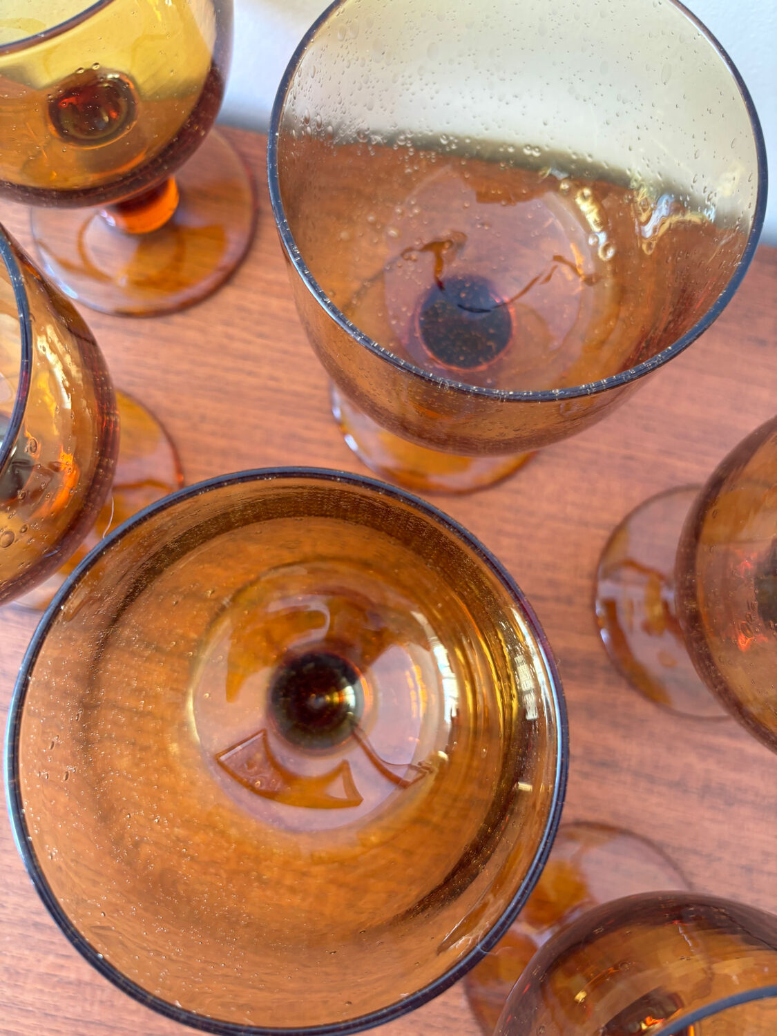 Set of 6 vintage stemmed glasses in smoked bubble glass – Amber glasses ann