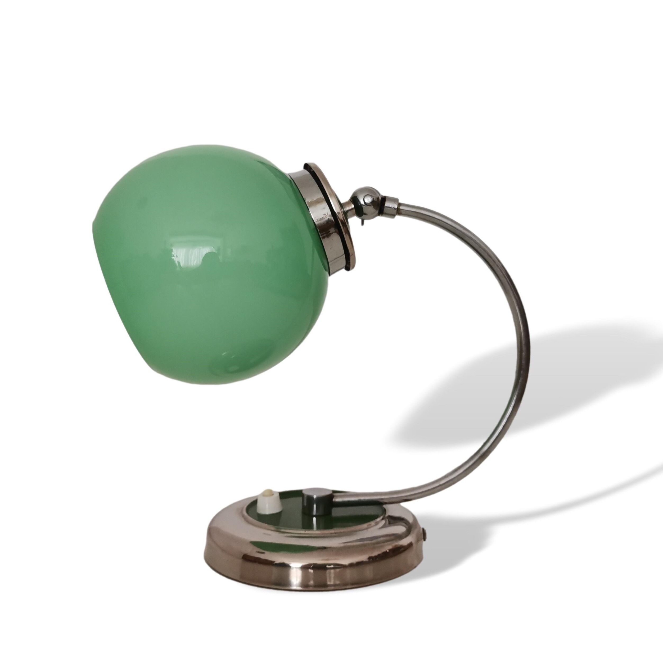 Lampe de table Bauhaus des années 1940 en verre vert moderne du milieu du siècle