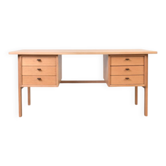 Mid-Century Oak Desk by Svend Åge Madsen for Sigurd Hansen, 1960s.