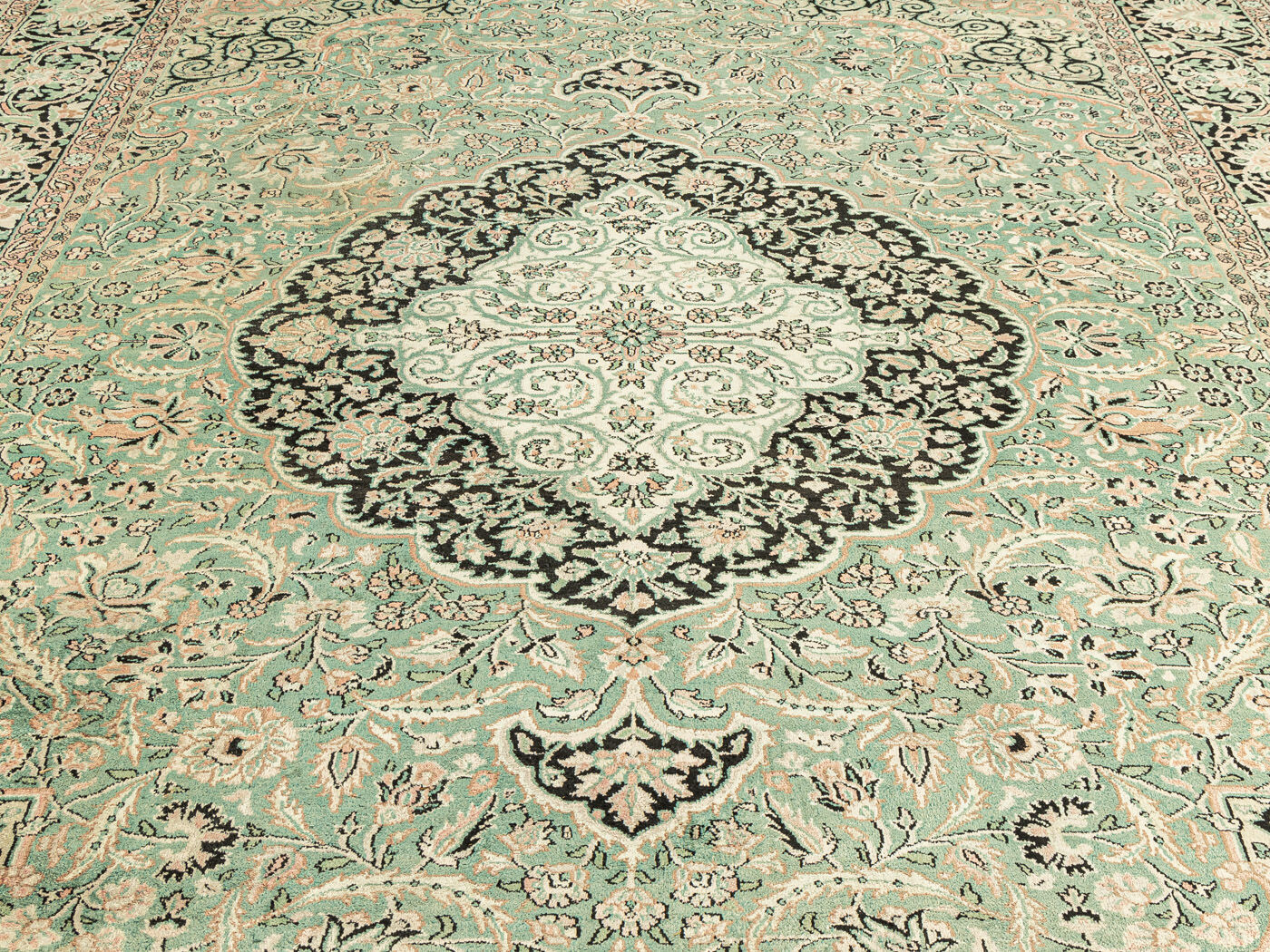 1960s carpet, 240 x 335