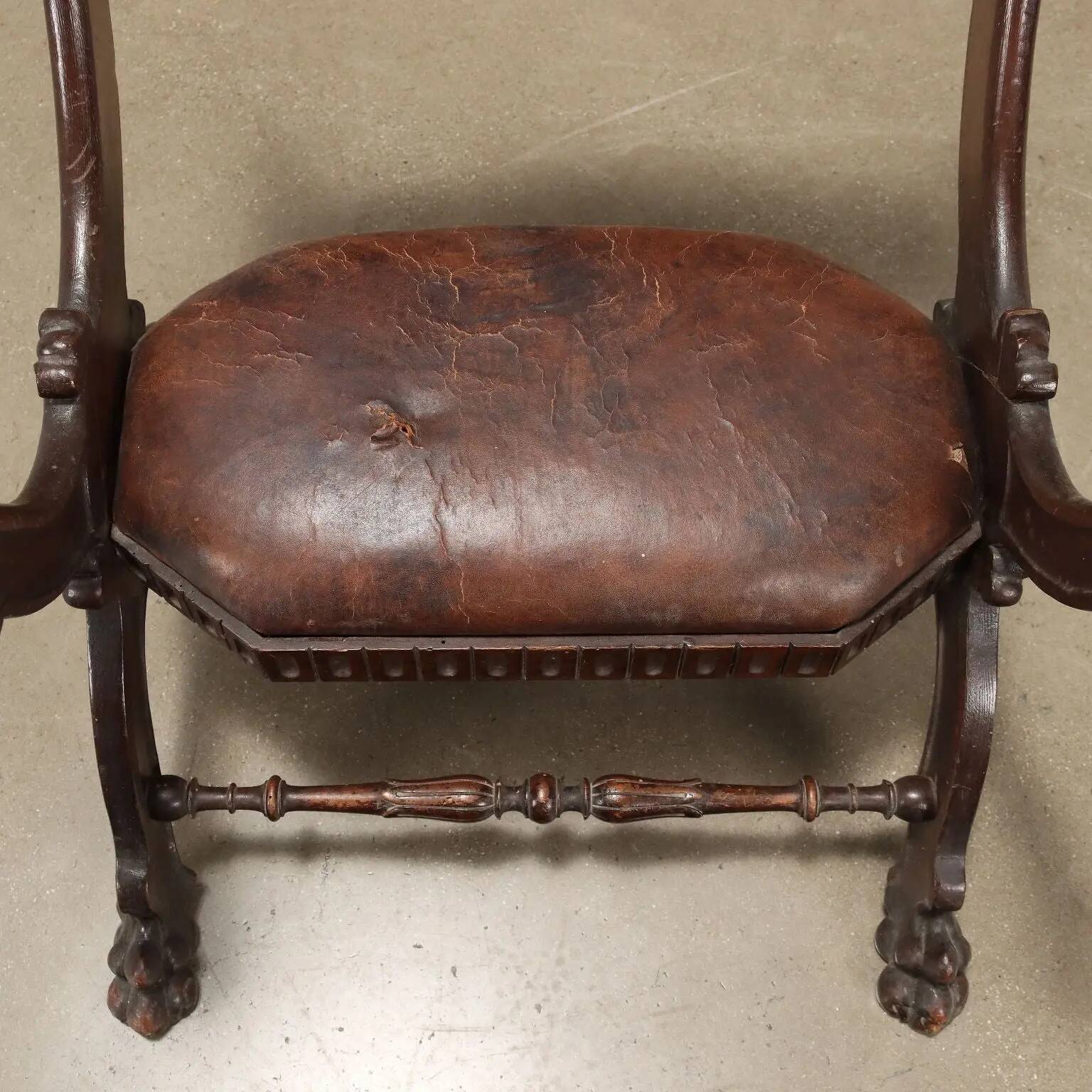 Antique neo-Renaissance chair in wood and leather, 20th century