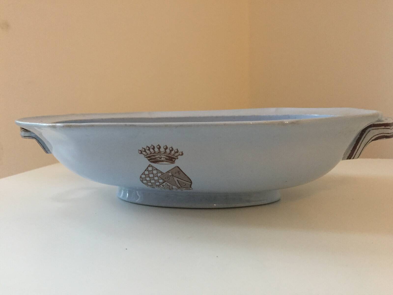 Tureen coat of arms Count Brown Westhead Moore & Co XIX