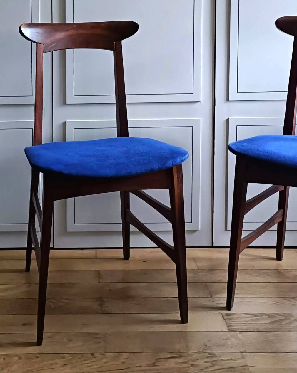 Italian teak chairs from the 1960s in blue.