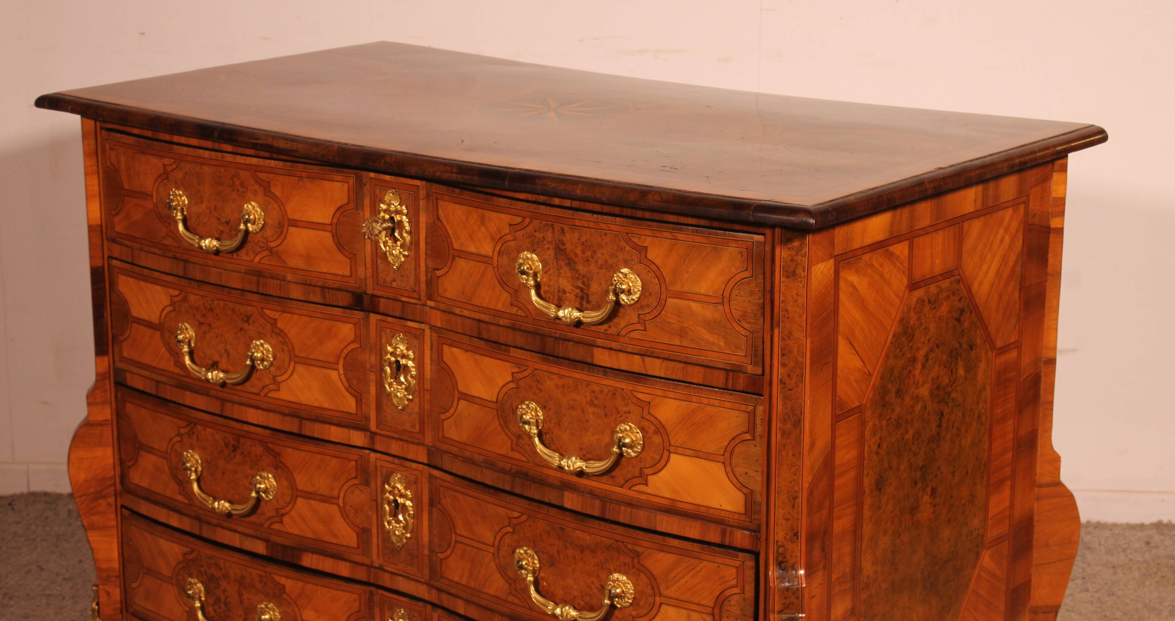 Mazarine chest of drawers from the early 18th century