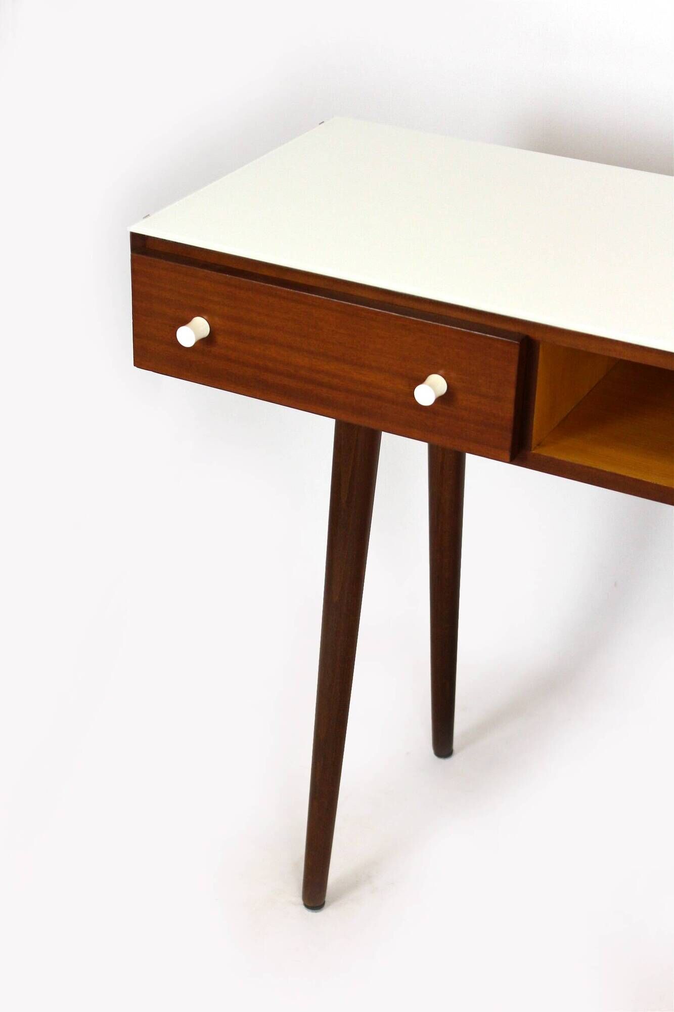 Bureau restauré du milieu du siècle par Up Zavody, années 1960