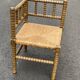 Chaise d’angle en bois tourné