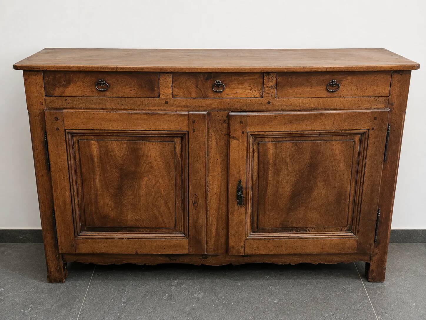 19th-century walnut buffet – 3 drawers