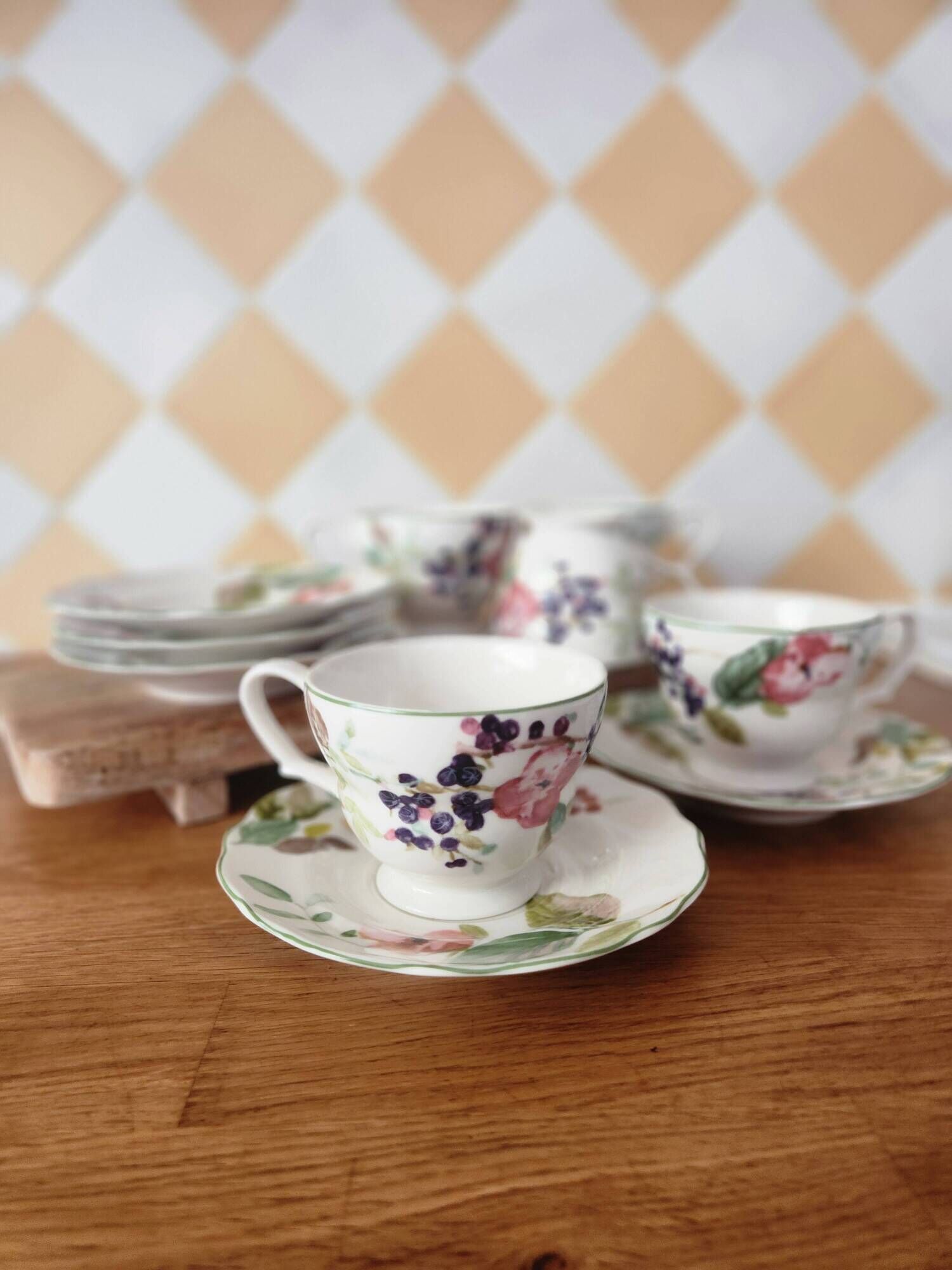 Set of fine porcelain tea cups & saucers 222 FIFTH "Wild Flower"
