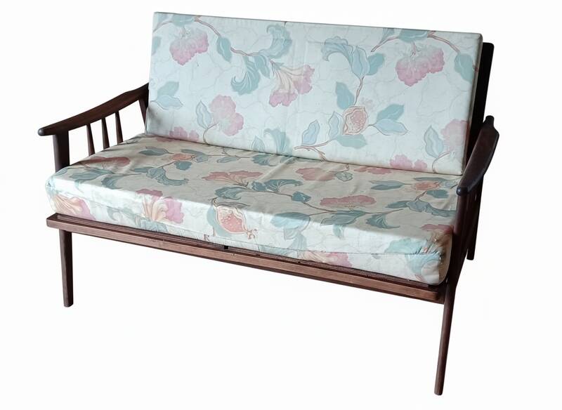 Vintage Scandinavian bench in solid beech from the 1950s with tapered legs.