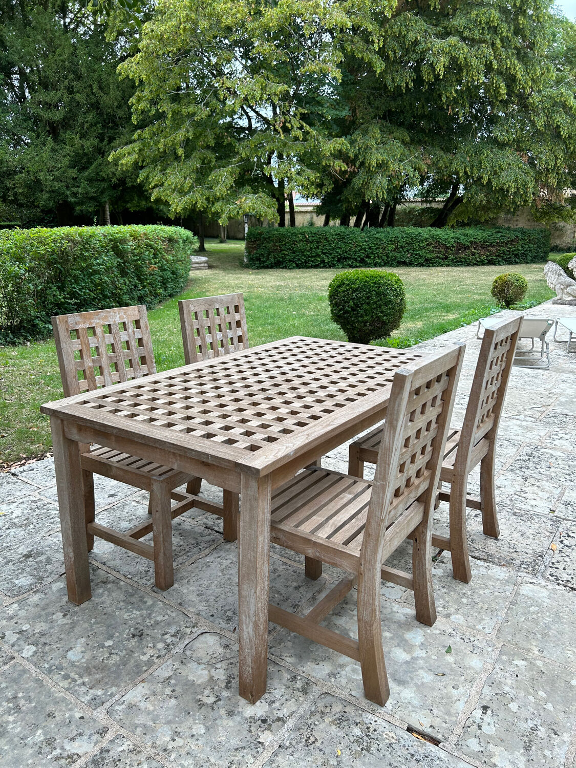 Outdoor table and chairs