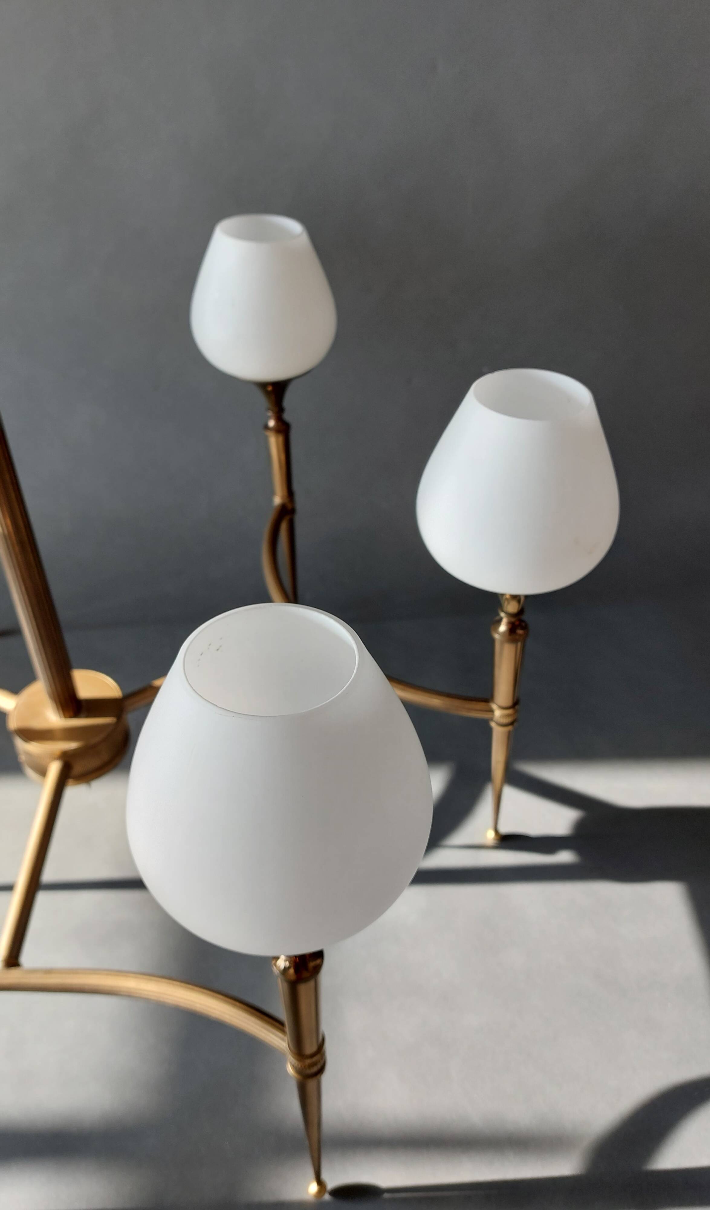 Chandelier in gilded brass and white opalines with 6 lights 1960.