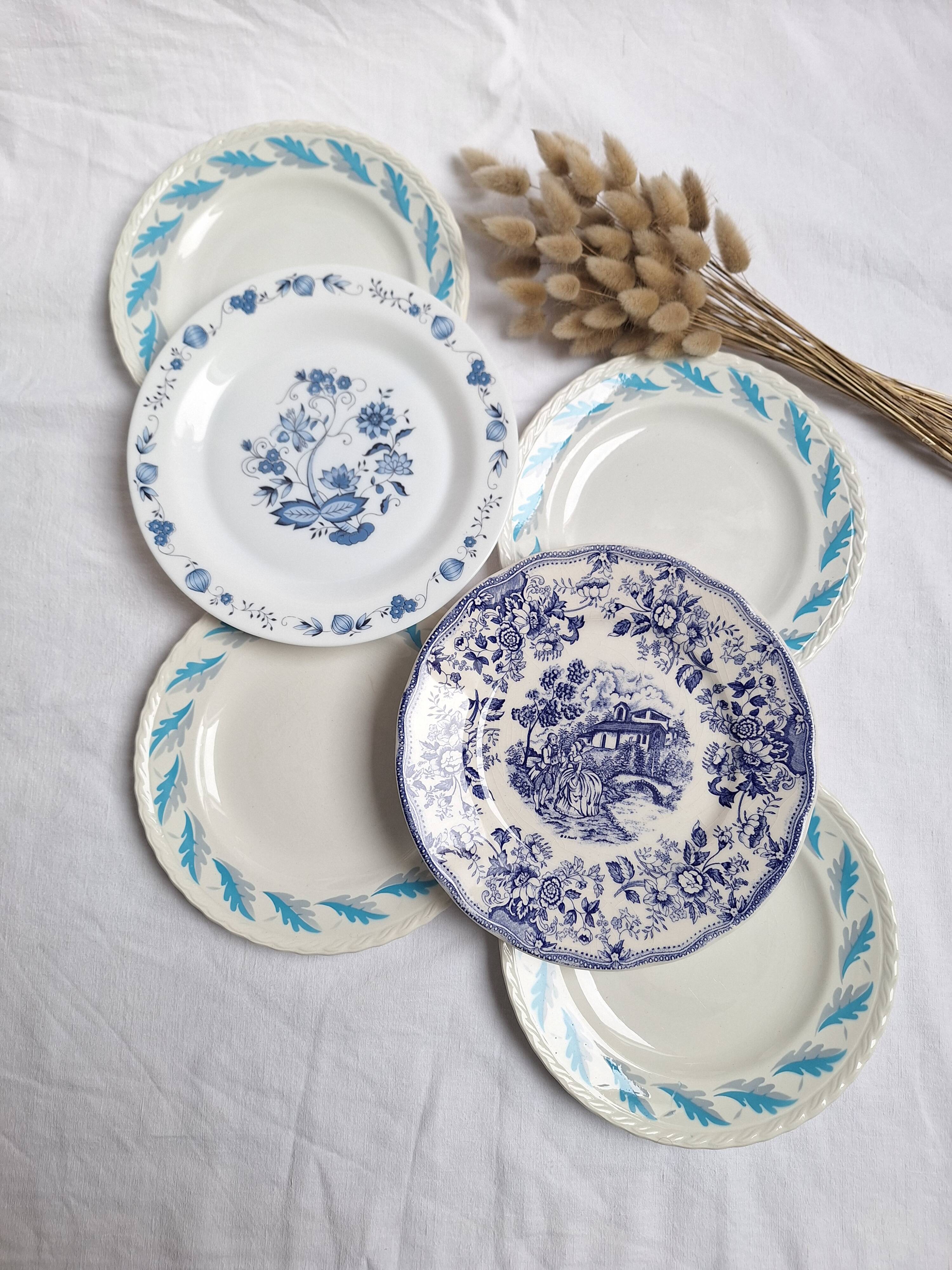 Assiettes plates bleu vintage