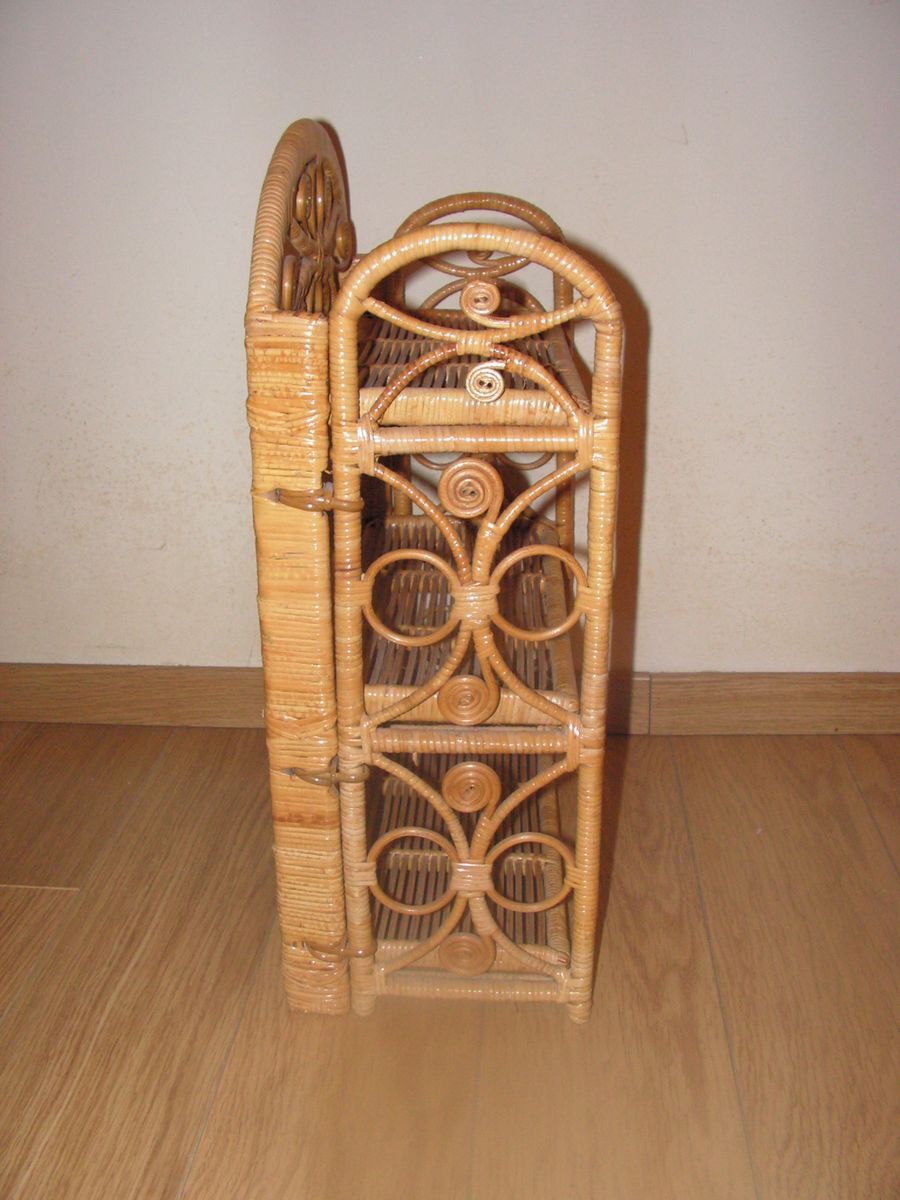 Peacock folding shelf