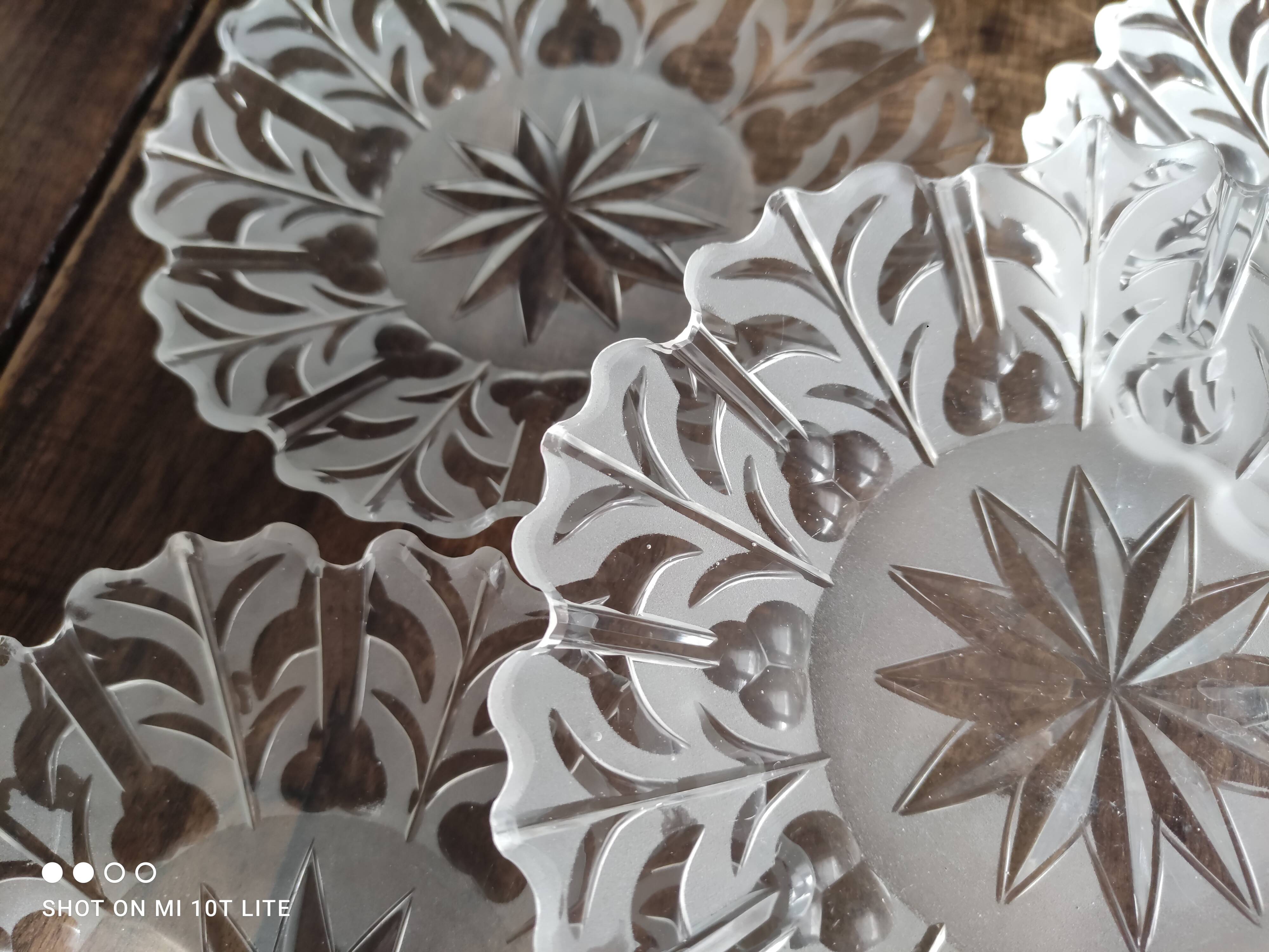 Set of 4 opaque glass bread plates snowflake