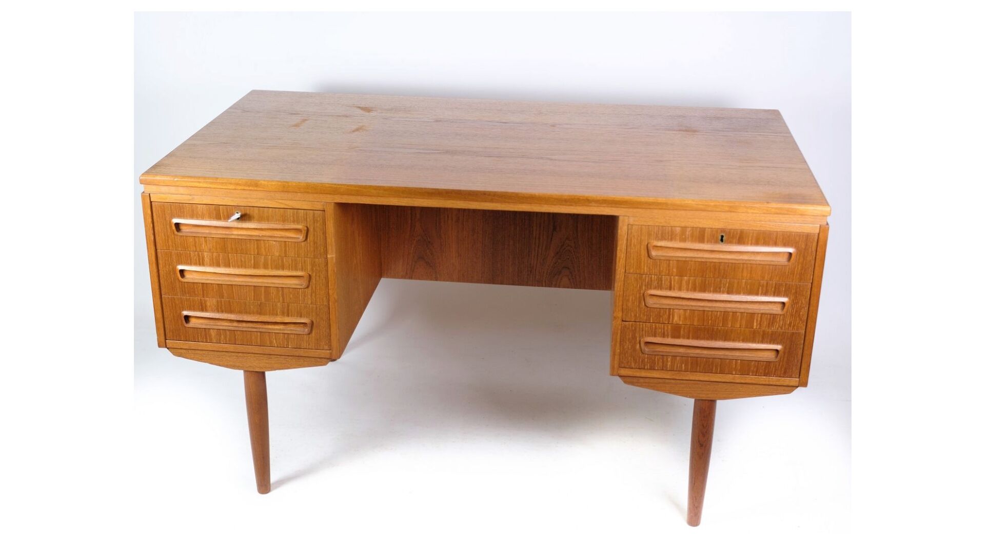 Danish design desk of high quality in teak made of ap furniture svenstrup