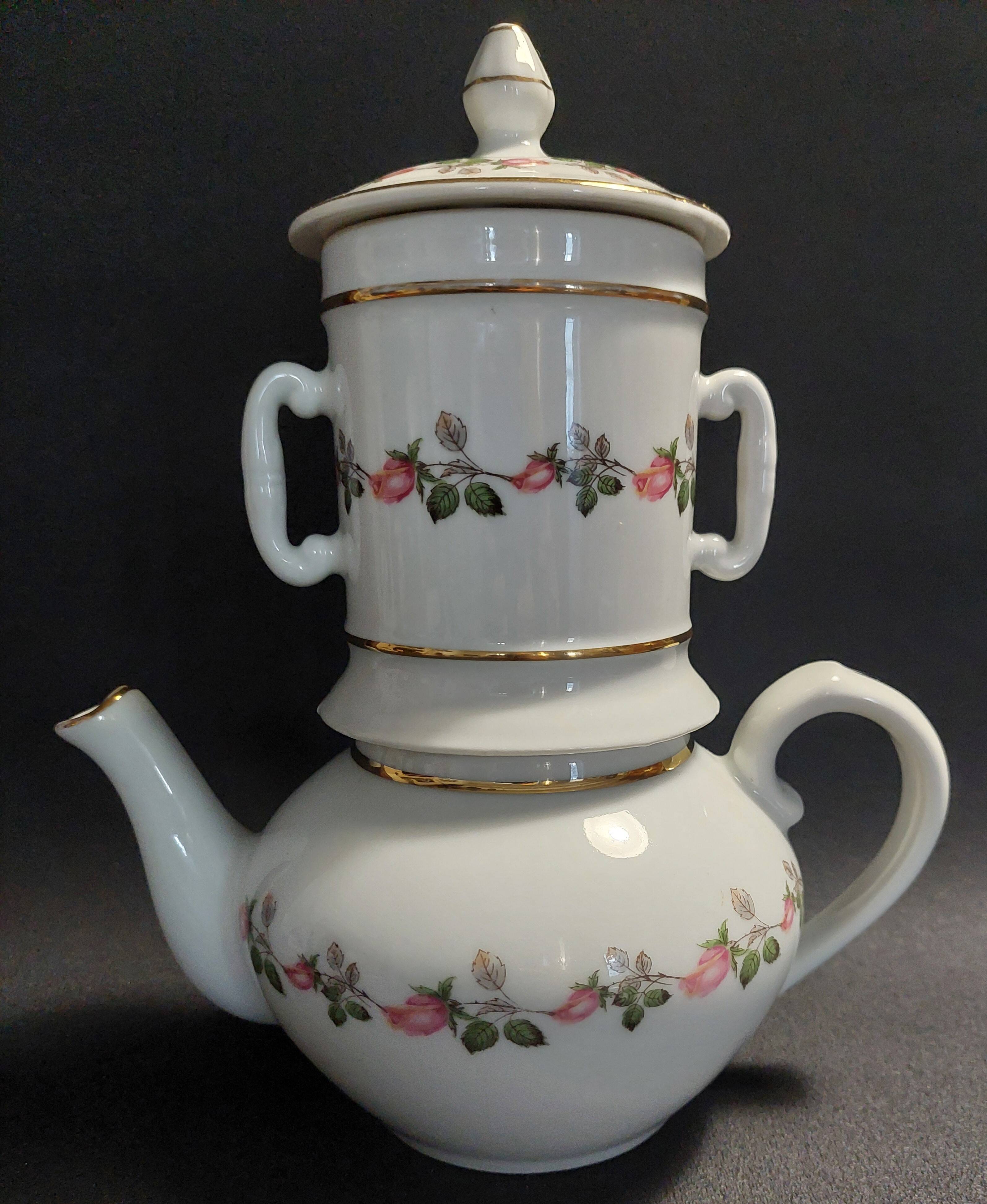 Vintage porcelain coffee pot Apilco fireproof porcelain from the 1960s.
