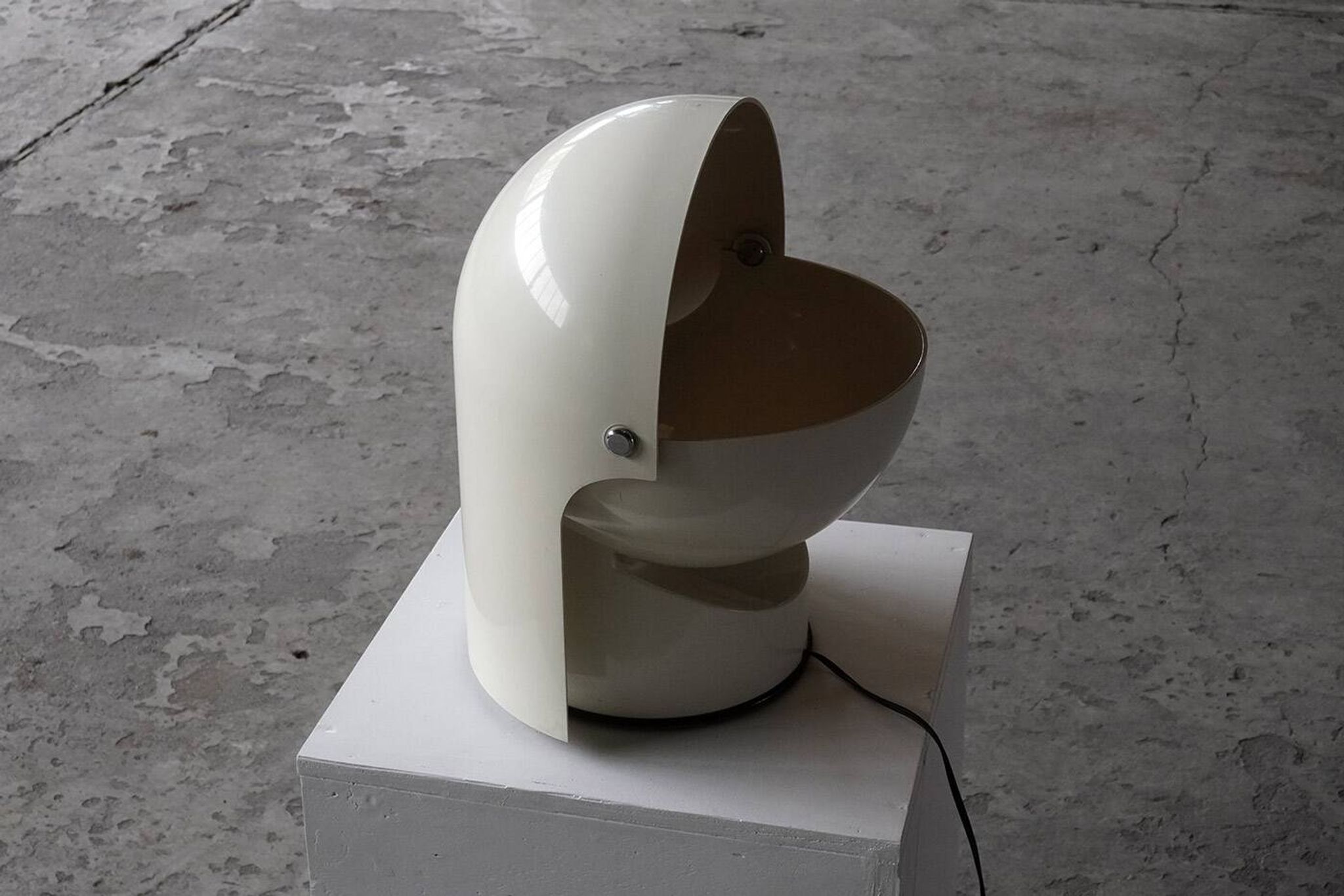 Large “Pileo Mezzo” table lamp by Gae Aulenti for Artemide, Italy 1970s