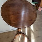 Guéridon anglais tripode à plateau basculant.