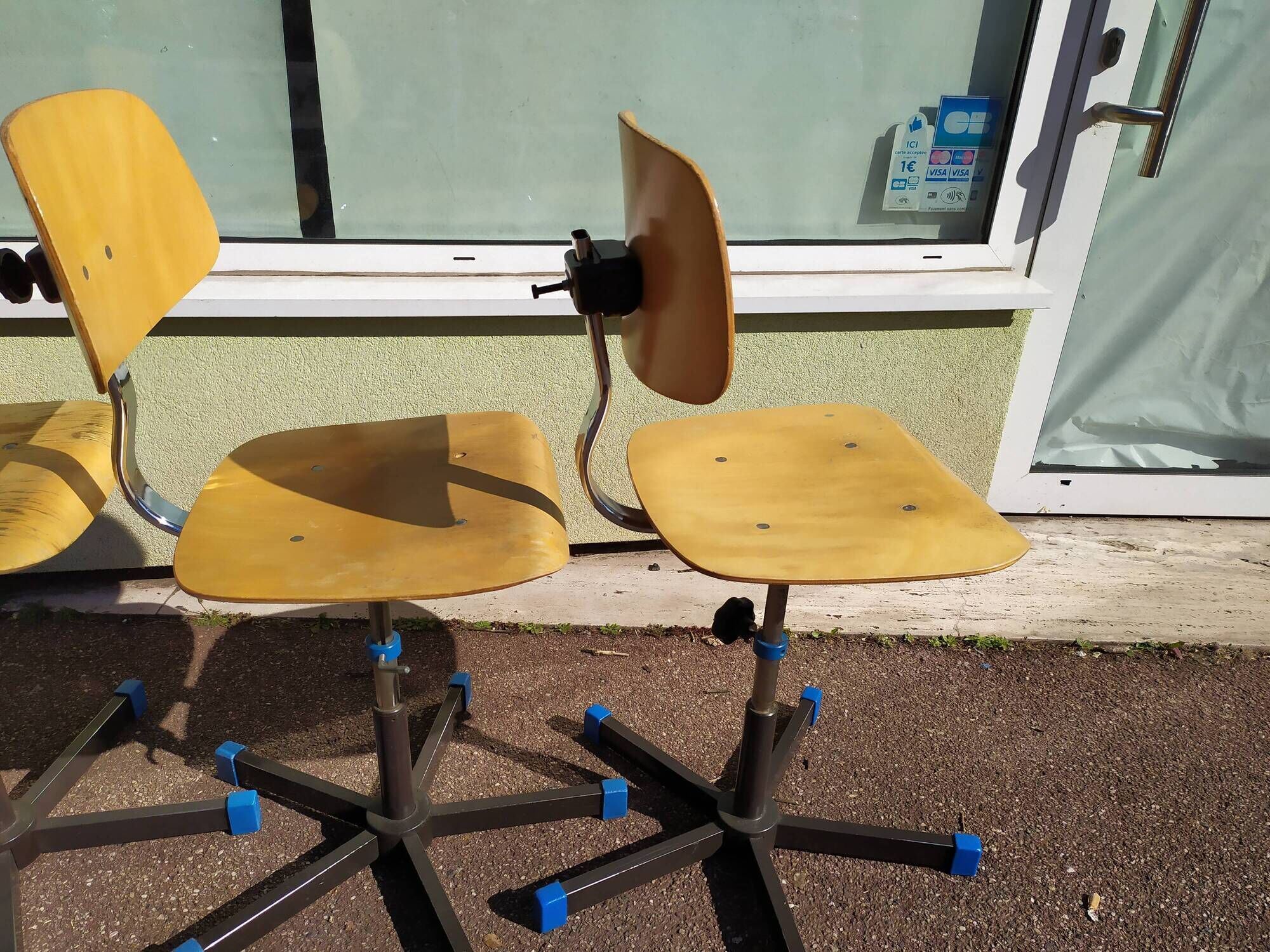 Lot of 4 couture swivel adjustable workshop chairs