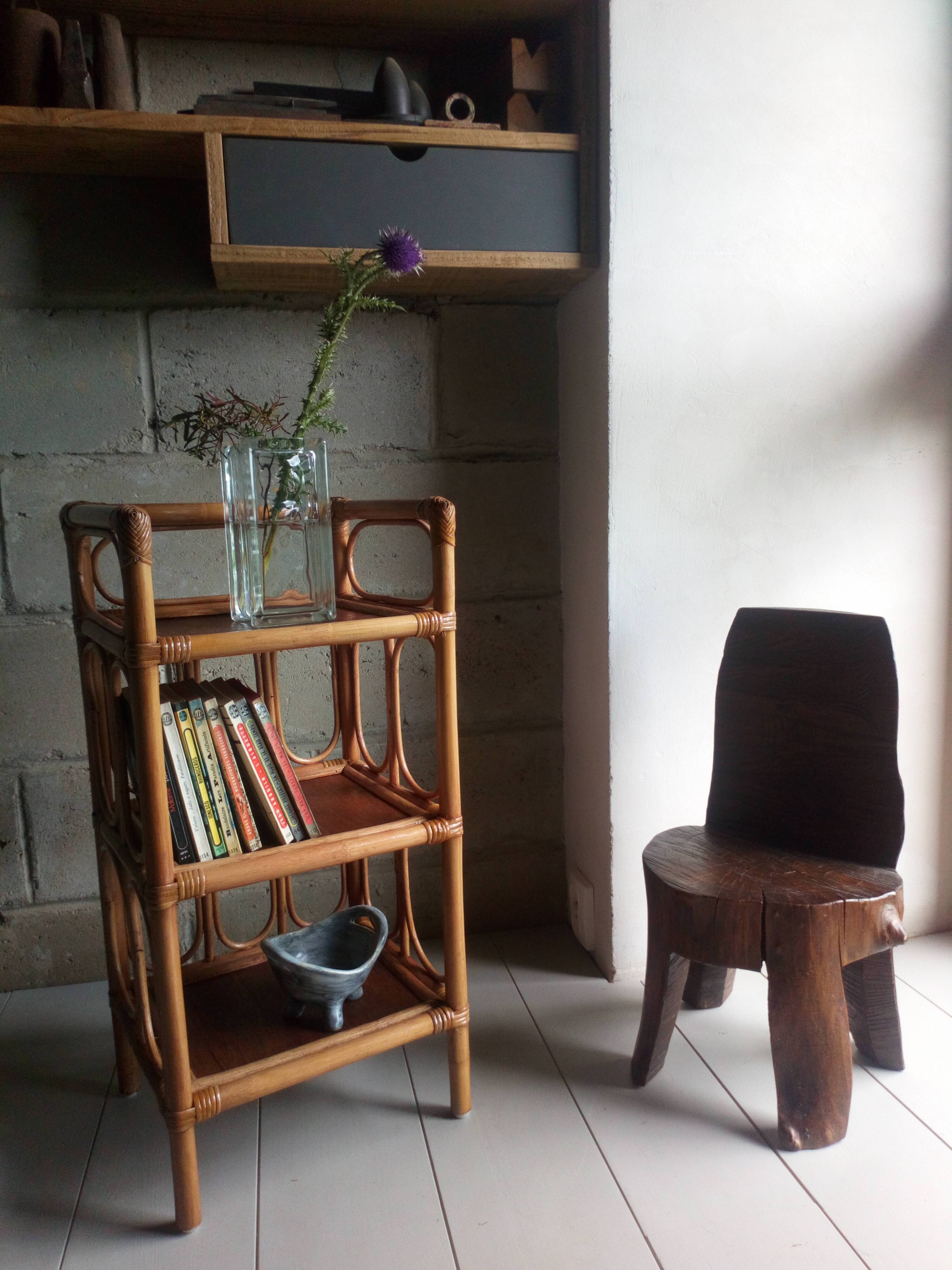 Shelf selette on wooden feet and vintage rattan